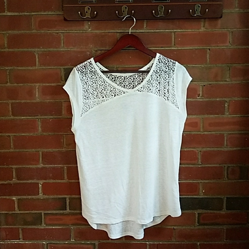 Old Navy white top with leaf pattern, size Large